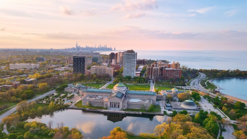 Aerial view of Chicago neighborhood with Museum of Science and Industry and skyline